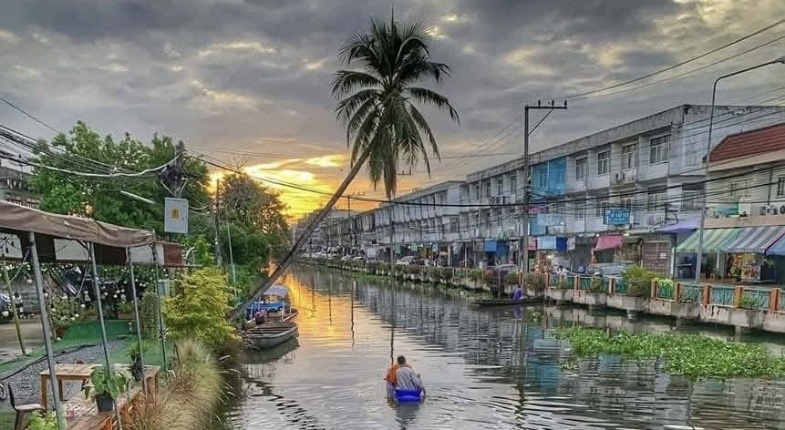บรรยากาศริมคลองตลาดกระทุ่มแบน